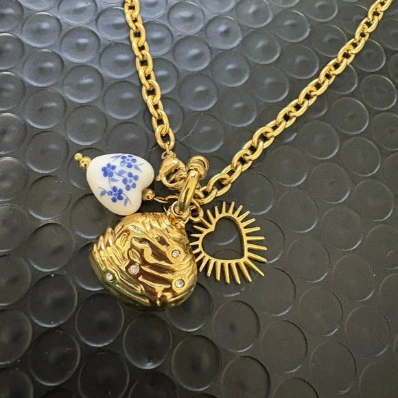 Tri charmed necklace - Picture 6 of 7